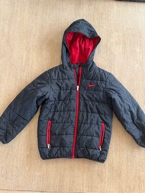 Nike Kids Black & Red Hooded Puffer Jacket Full Zip size 7